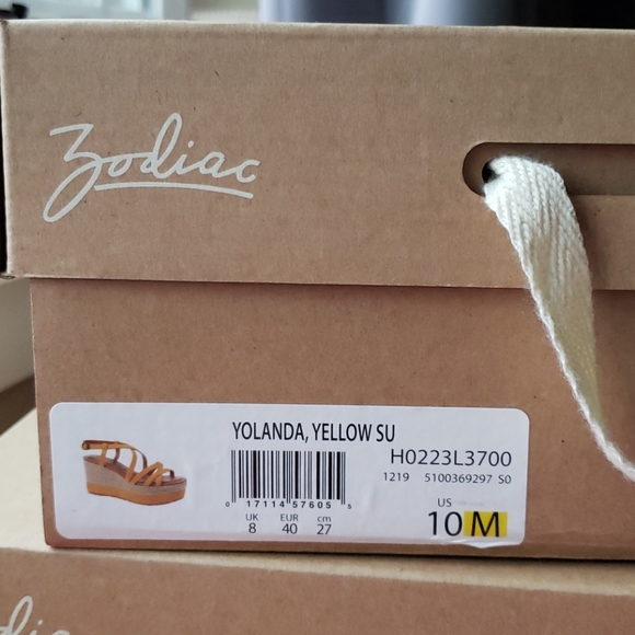 NIB Yellow Zodiac Yolanda wedge sandal - Picture 12 of 12